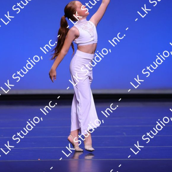 Girl's white dance costume, size MC (medium child) - Picture 14 of 14